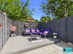 Decking Area- click for photo gallery